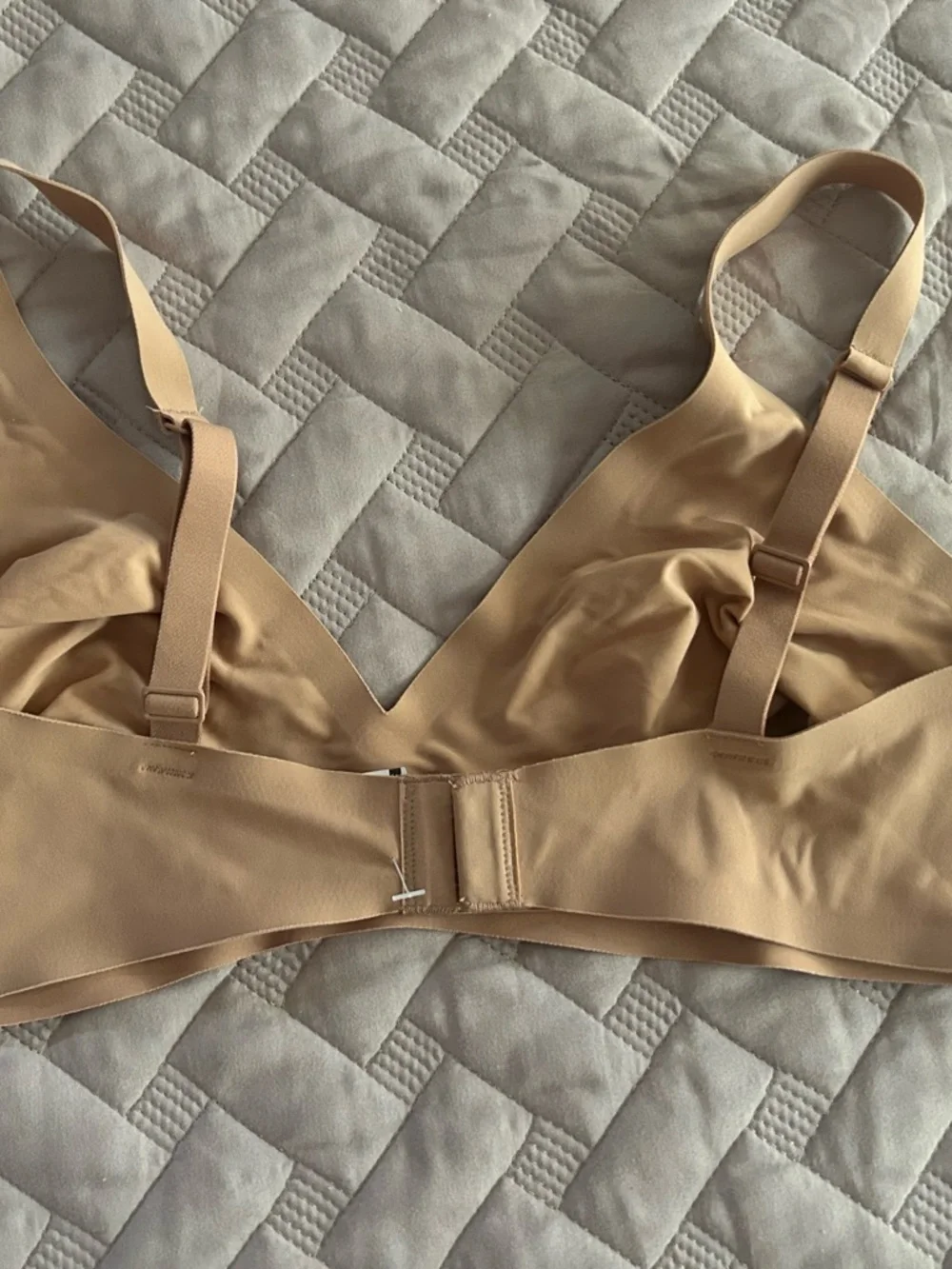 SKIMS Soft Stretch Wireless Bra - Beige/Tan - Picture 4 of 4